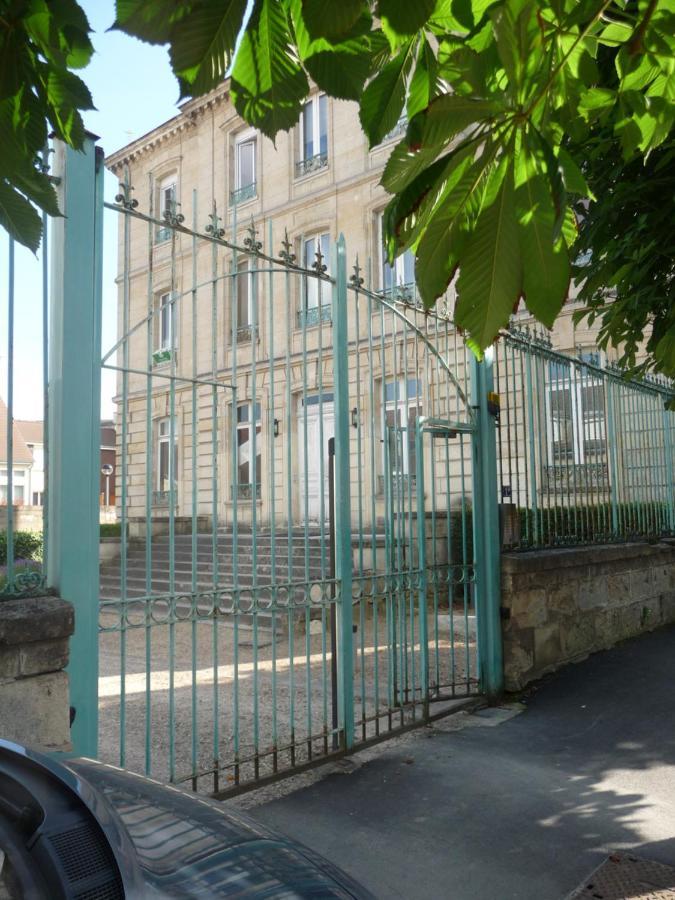 Studio Dans Charmante Batisse De Maitre Compiegnoise Compiègne Esterno foto